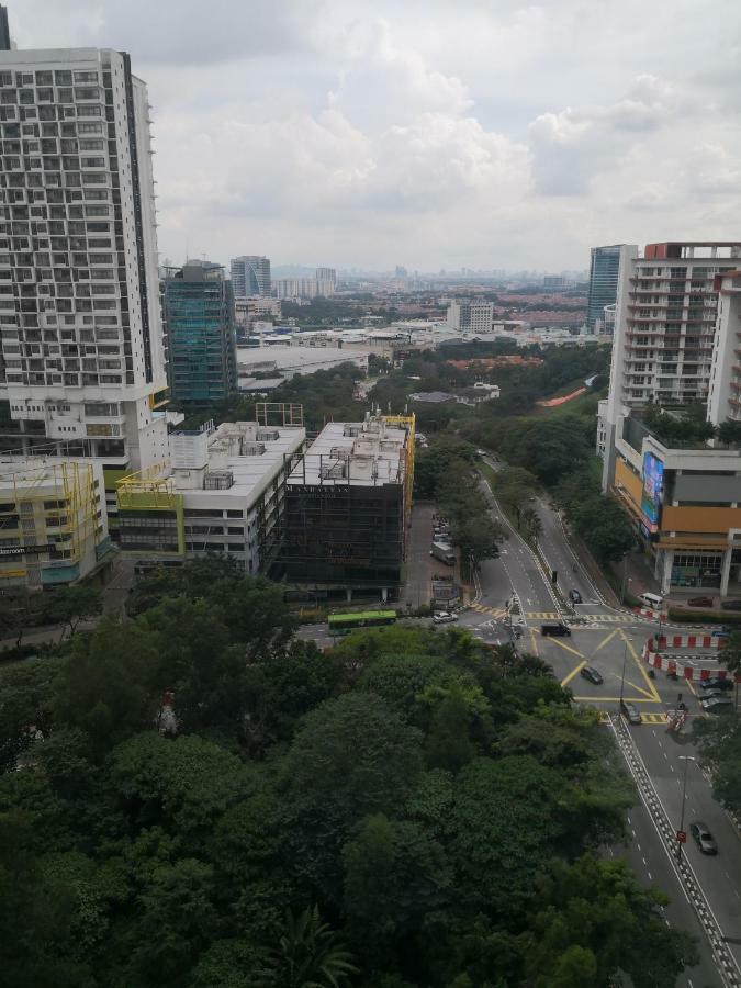The 12 Suites @ Empire Damansara Petaling Jaya Εξωτερικό φωτογραφία